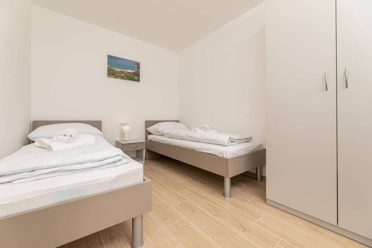 Apartments Sucic 2 Солине Екстериор снимка