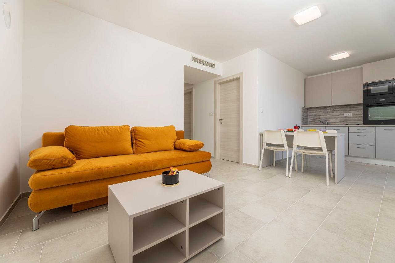 Apartments Sucic 2 Солине Екстериор снимка