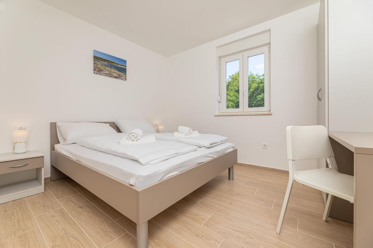 Apartments Sucic 2 Солине Екстериор снимка
