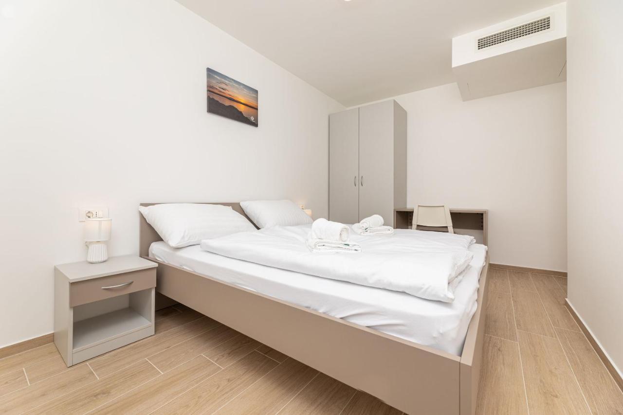 Apartments Sucic 2 Солине Екстериор снимка