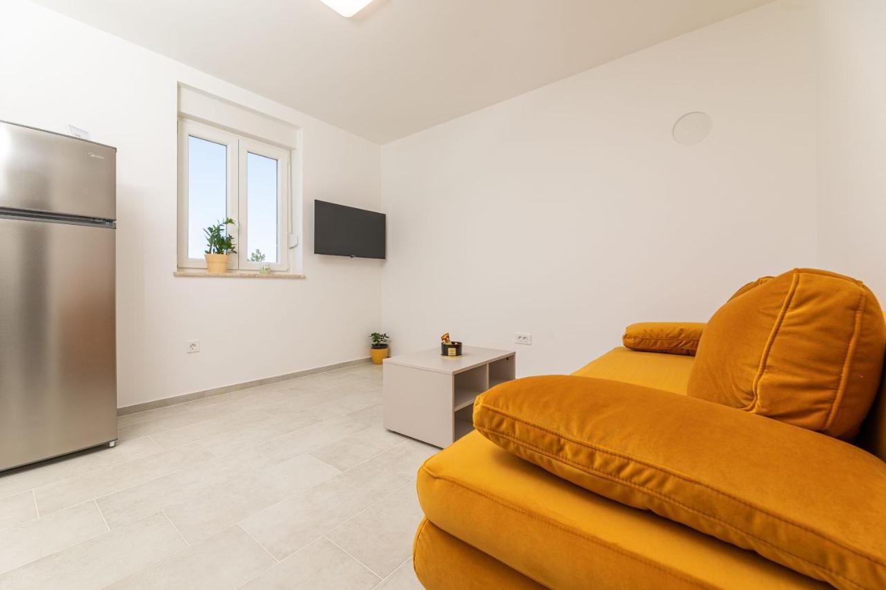 Apartments Sucic 2 Солине Екстериор снимка