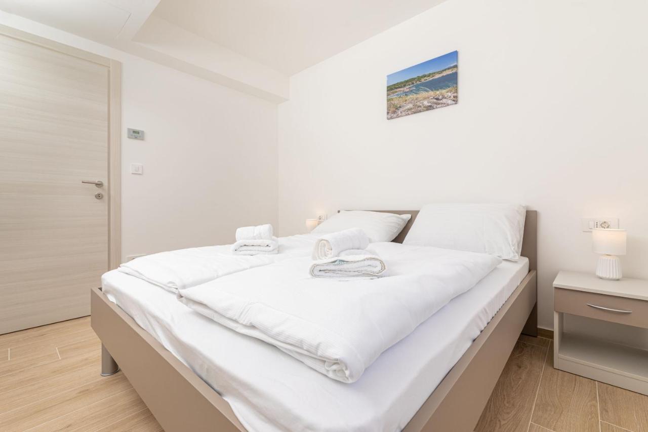 Apartments Sucic 2 Солине Екстериор снимка