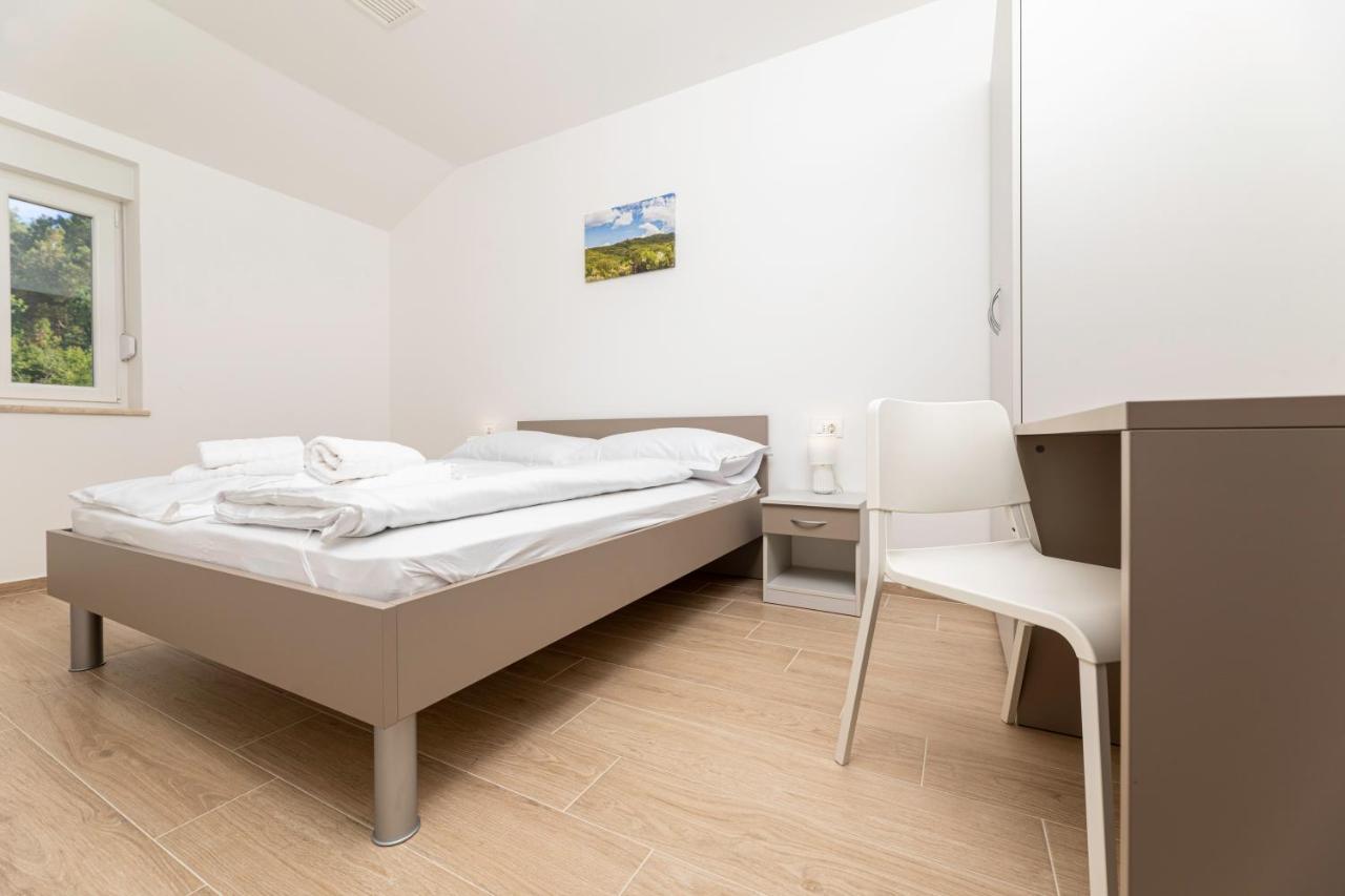 Apartments Sucic 2 Солине Екстериор снимка