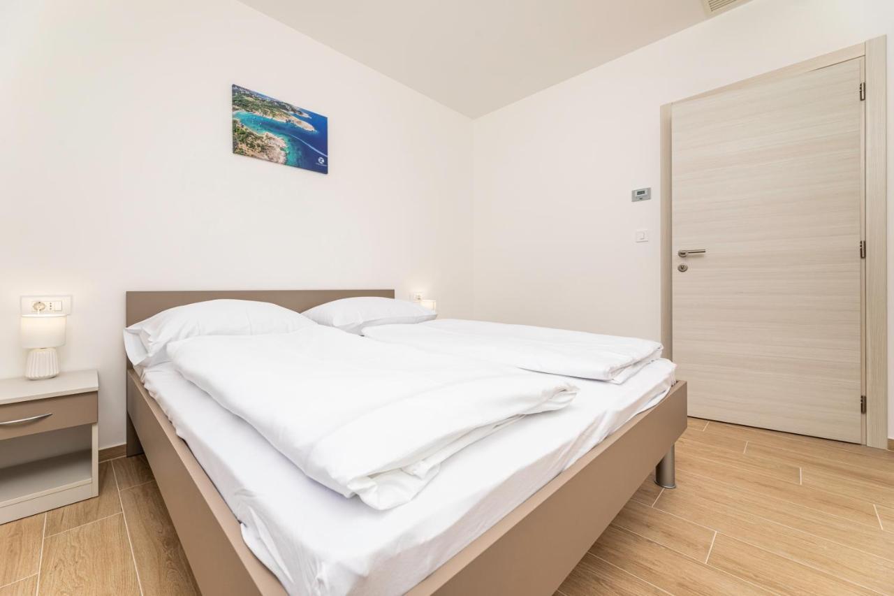 Apartments Sucic 2 Солине Екстериор снимка