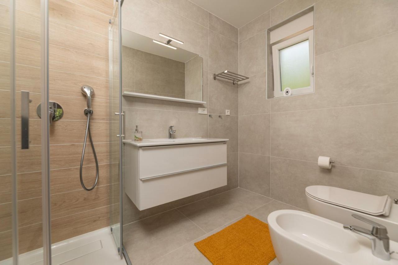 Apartments Sucic 2 Солине Екстериор снимка