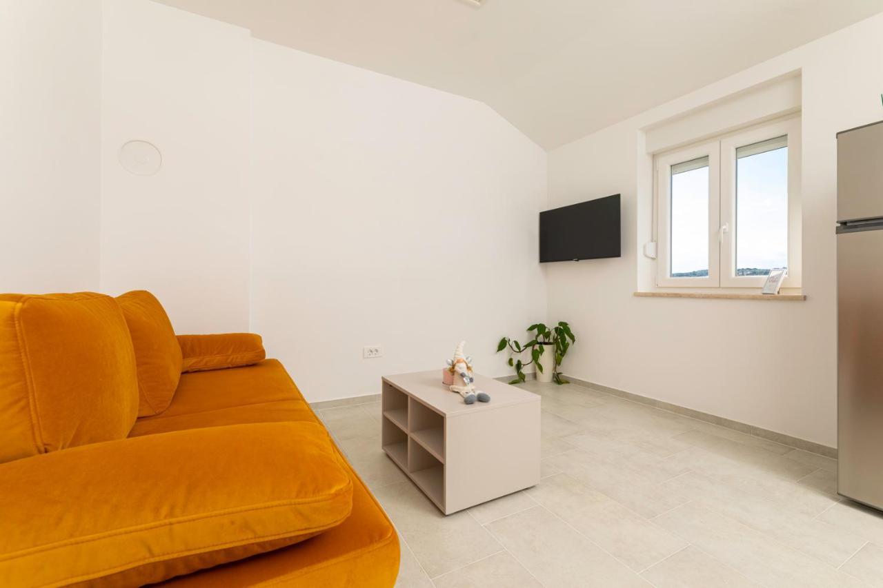 Apartments Sucic 2 Солине Екстериор снимка