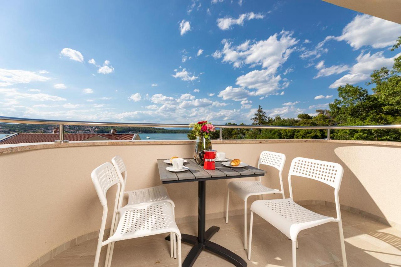 Apartments Sucic 2 Солине Екстериор снимка