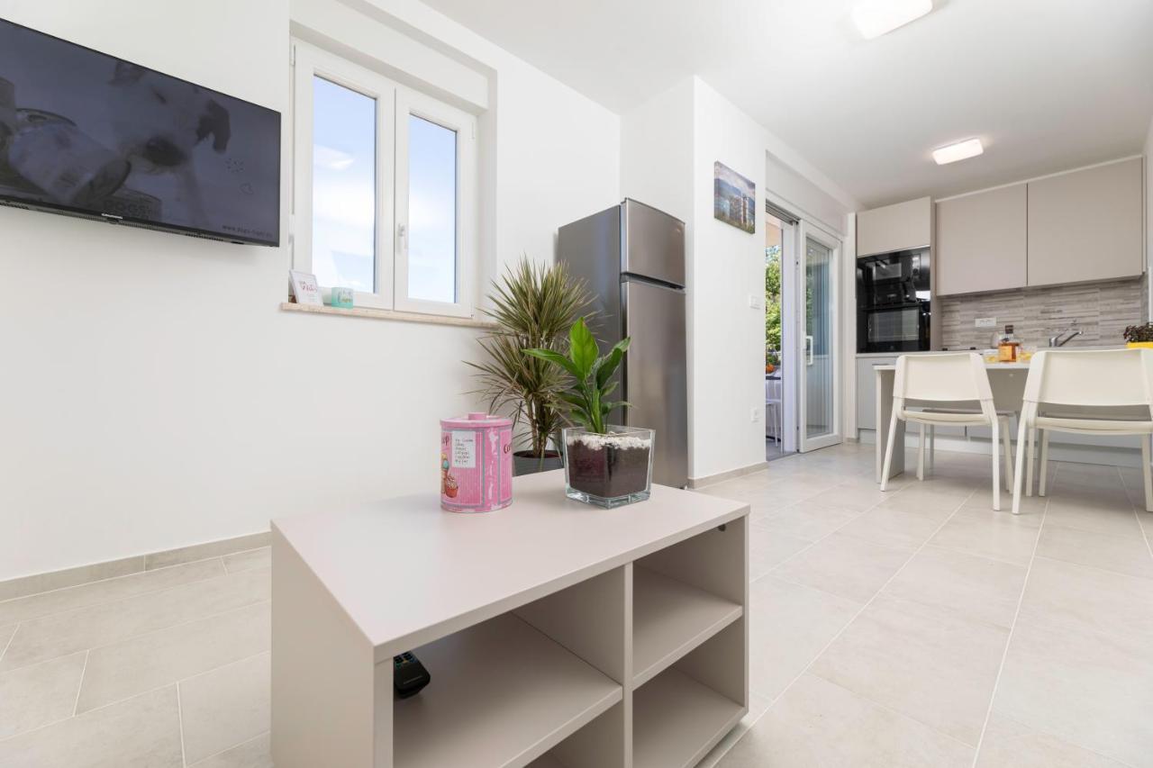 Apartments Sucic 2 Солине Екстериор снимка